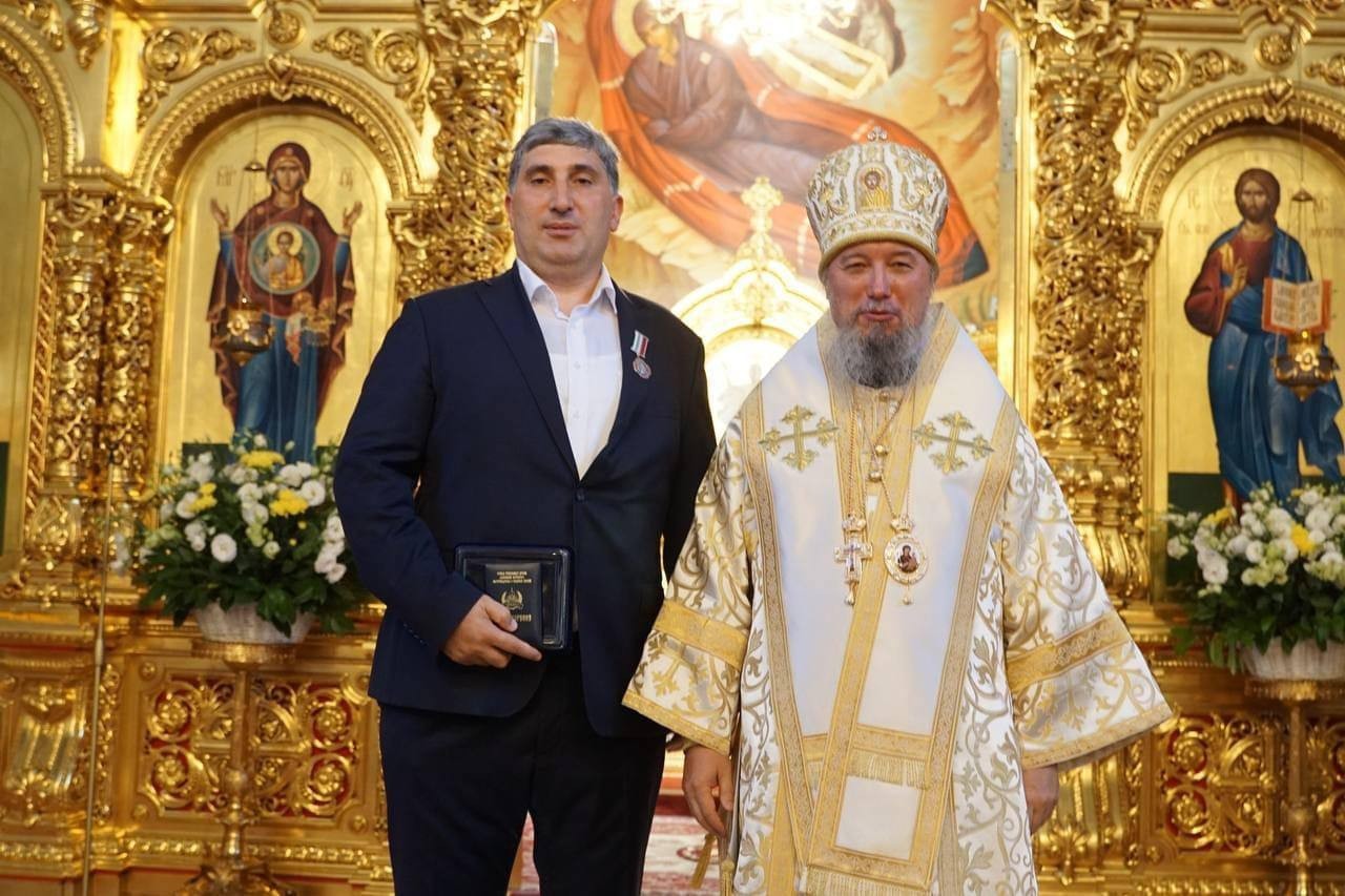 Саркисян Арсен Размикович при вручении медали святой великомученицы Екатерины II степени